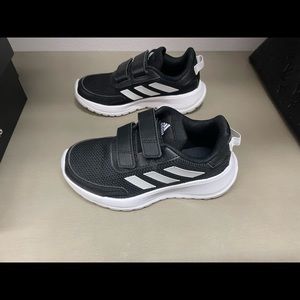 Boys adidas tennis shoes